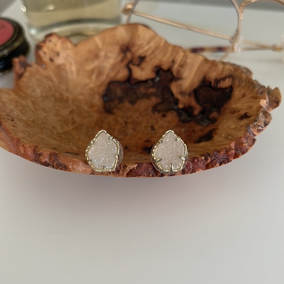 Kendra Scott Tessa Gold Stud Earrings in Iridescent Drusy (sold on site for $85) - Picture 4 of 7